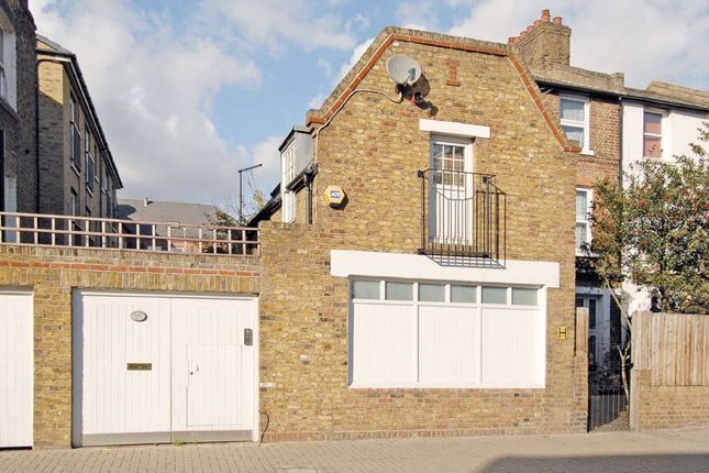 Thumbnail Detached house to rent in Earlsfield Road, London