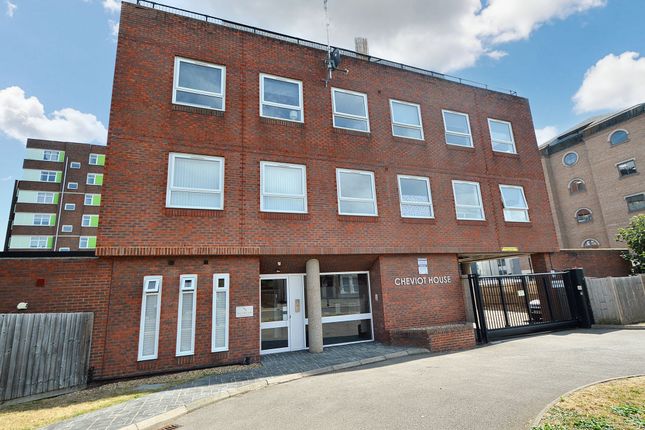 Thumbnail Flat for sale in Baxter Avenue, Southend-On-Sea