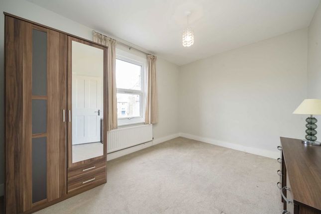 58, Cranmer Avenue, London photo 3