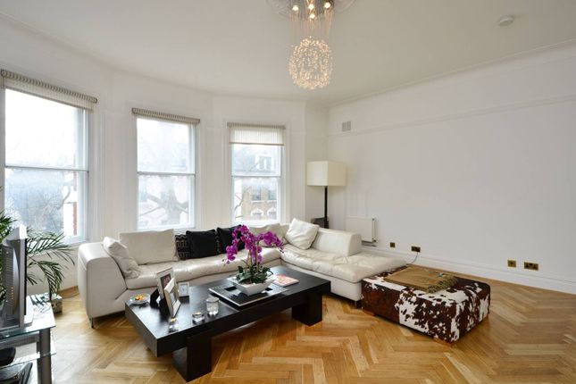 Flat to rent in Old Brompton Road, Earls Court, London