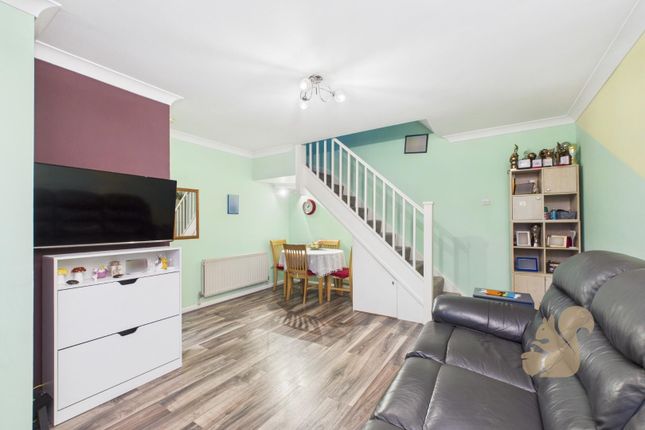 3, Holliwell Close, Colchester photo 2