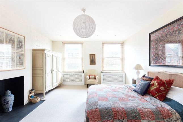 Flat for sale in Hewer Street, London