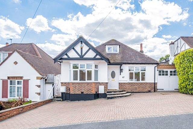 Thumbnail Detached bungalow to rent in Three Bedroom Chalet Style Bungalow, Hillside Gardens, Northwood, Middlesex