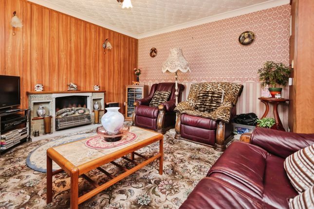 121, Hawker Drive, West Midlands photo 4