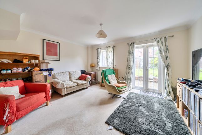 11, Connaught Way, Hampshire photo 4