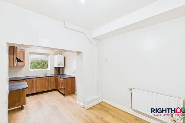 21 Rand Street, Bradford photo 3