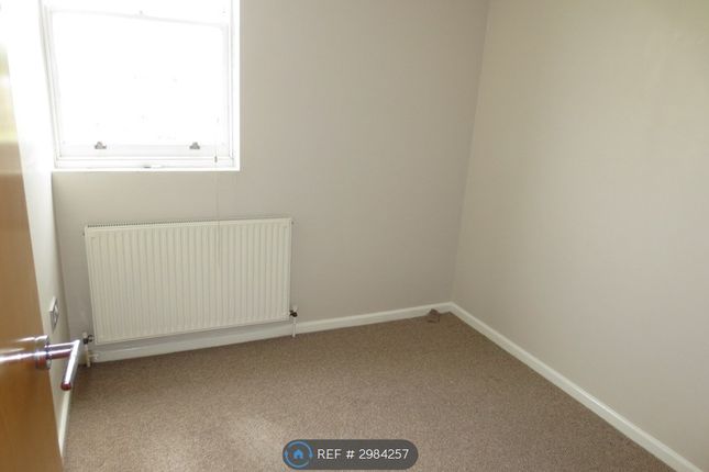 Flat, Grove Road, London photo 5