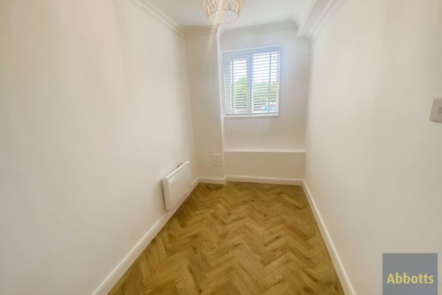 110, Basildon photo 5