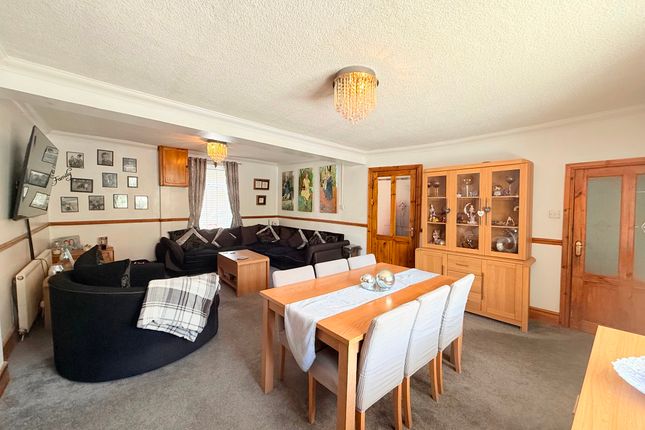 6 Llewellyn Street, Bridgend photo 4