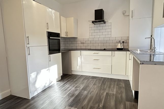 27, Whitacre Street, Huddersfield photo 4