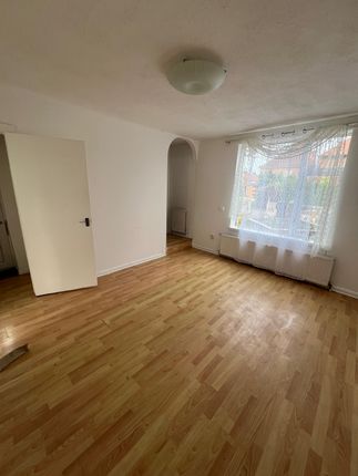 902, Green Lane, Dagenham photo 3