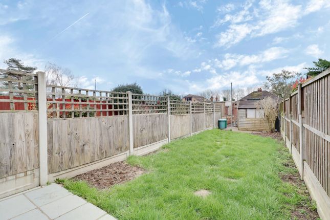 Maisonette for sale in Woodside Close, Rainham