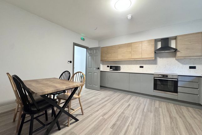 1-bed house on Morden Road, Wimbledon, £1,050/mo