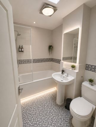 37B, Viceroy Court,37b, High Street South, Dunstable photo 3