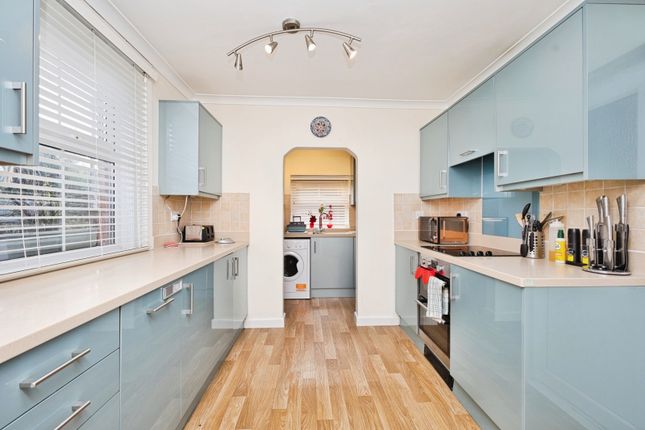 2, Hendford Grove, Somerset photo 3