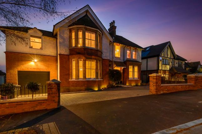 Thumbnail Detached house for sale in Selcroft Road, Purley