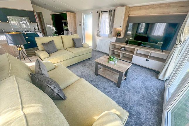 Gainsborough, The Oaks Holiday Park, Chapel Road, Bucklesham photo 3