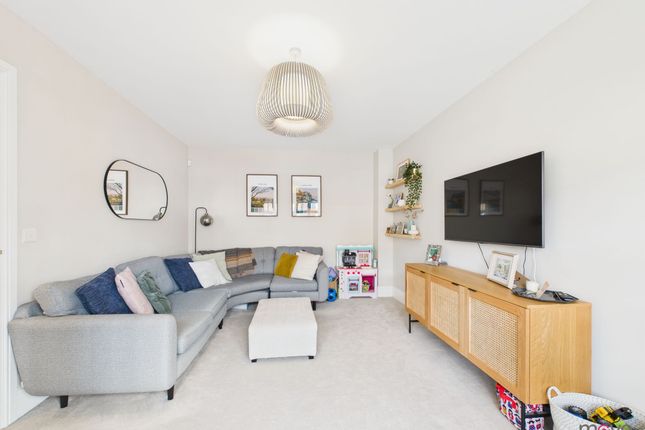 14 Burnet Drive, Cheltenham photo 4