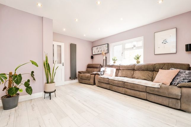 21, Frederick Road, Rainham photo 5