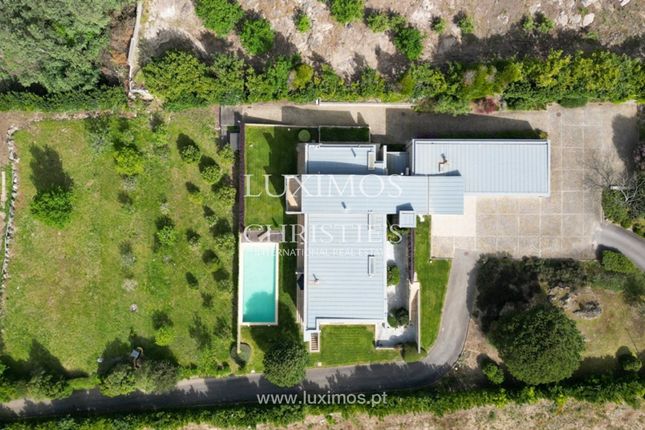 Villa for sale in 4585 Vandoma, Portugal