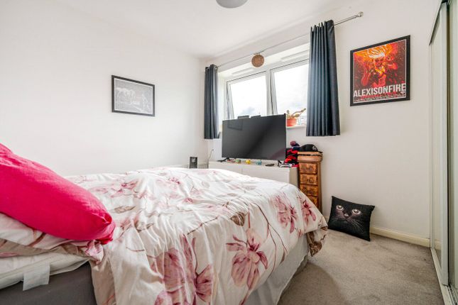 HEYLO- OR, 59, Pathfinder Way, Cambridge photo 4