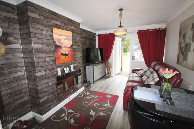 Flat to rent in Thistle Grove, Welwyn Garden City