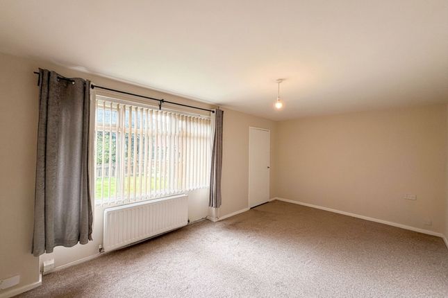 27 Fernlough, Gateshead photo 3