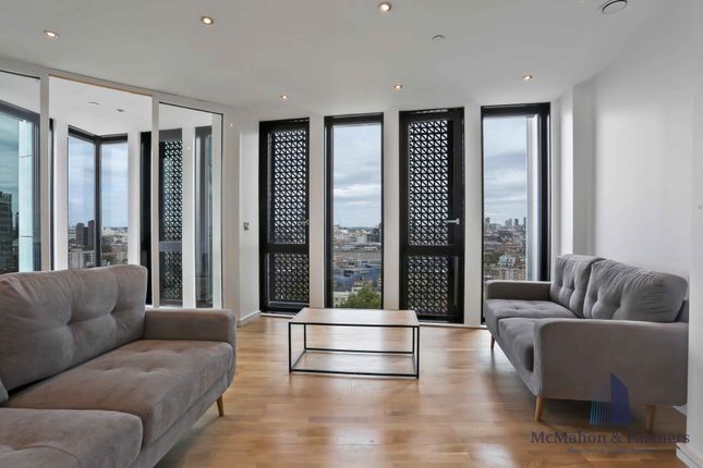 Flat for sale in Newington Causeway, Elephant And Castle, London