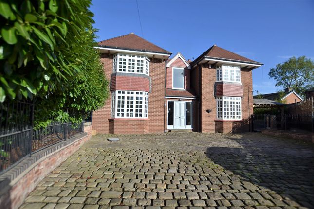 Thumbnail Detached house for sale in London Road, Holmes Chapel, Crewe