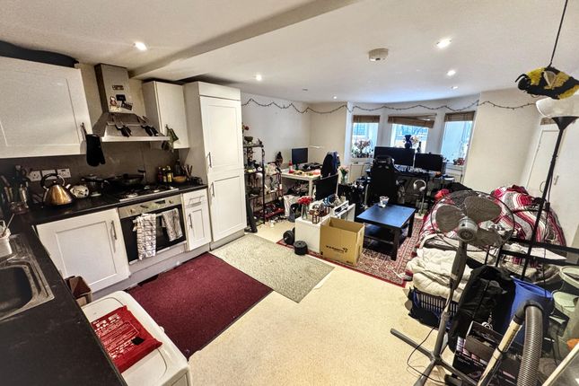 Hainault Road, Leytonstone photo 2