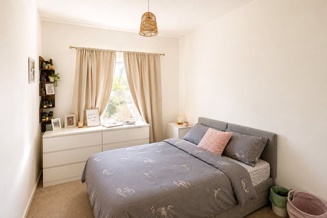 Flat M, 28, Courthill Road, London photo 4