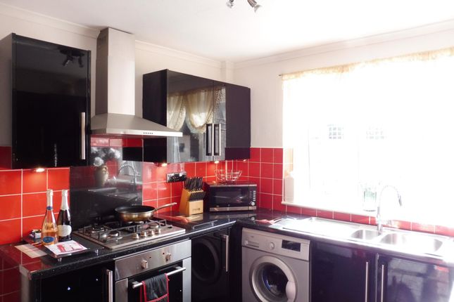 31, Hollingthorpe Avenue, WAKEFIELD photo 2