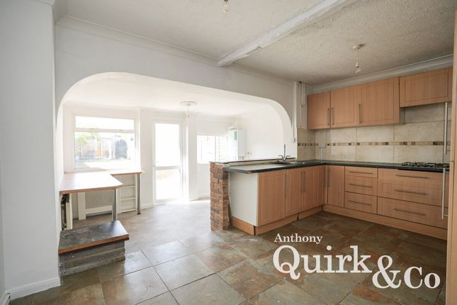 14, Lappmark Road, Canvey Island photo 2