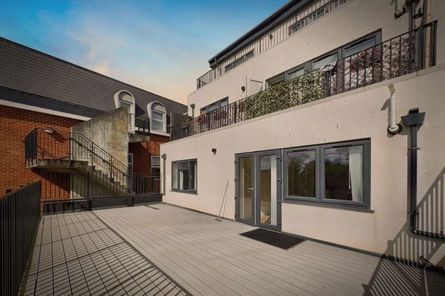 1-bed flat on Flat 6, 419, London Road, Camberley, £1,225/mo