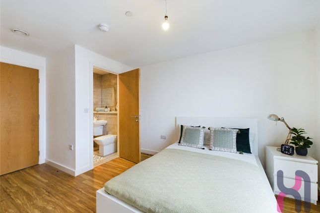Flat to rent in The Tower, 19 Plaza Boulevard, Liverpool
