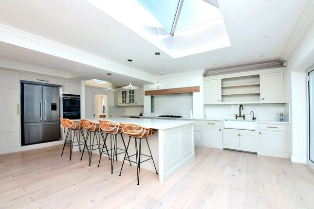 11, Fiddicroft Avenue, Surrey photo 4