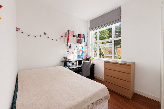 Bromyard House,Flat 574, Bromyard Avenue, London photo 3