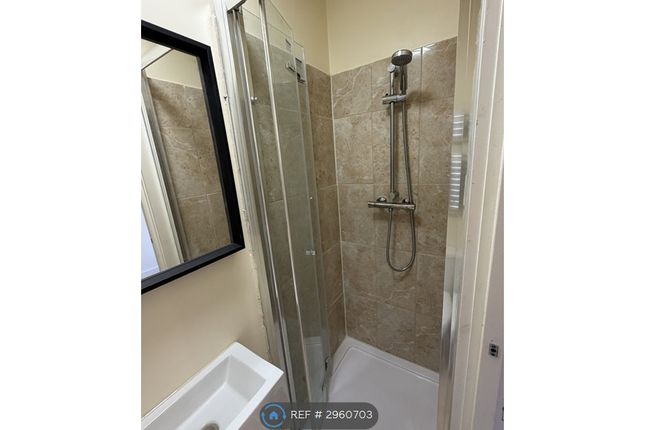 Flat B, Brixton Road, London photo 2