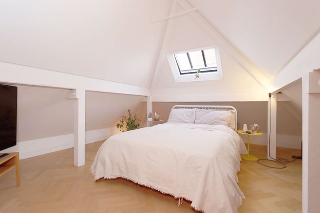 Flat for sale in Rosebury Square, Woodford Green