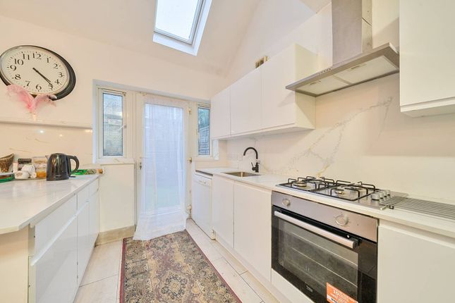 St Dunstans Avenue, Acton photo 4