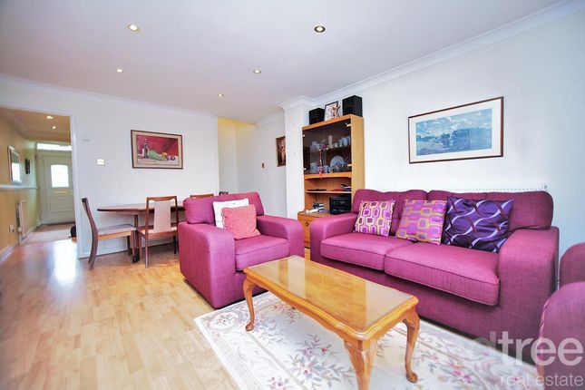 3, Heton Gardens, Hendon photo 5