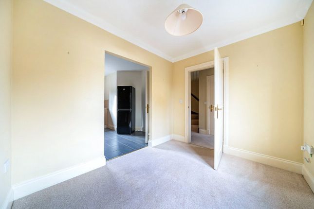 8, Nursery Close, Wroughton photo 5