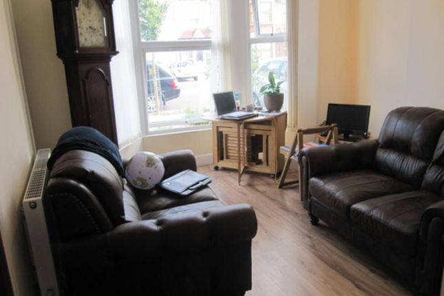 Elgin Road, Ilford photo 4