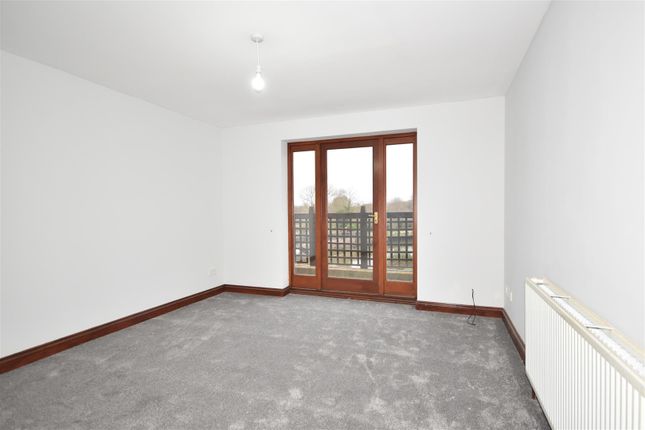 Town house for sale in Coopers Yard, Newark