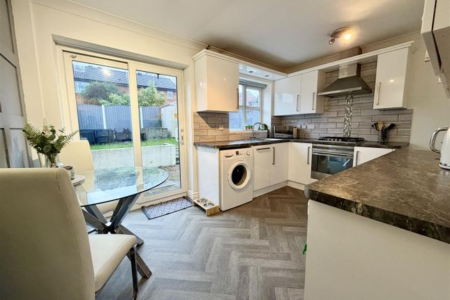 2, Pinders Green Fold, Leeds photo 3