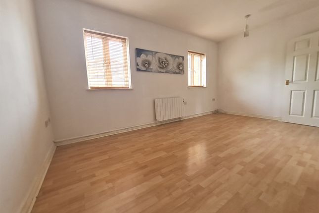 92, Winton Road, Swindon photo 2
