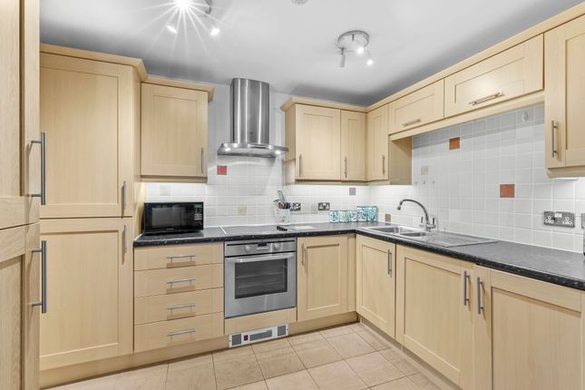 Flat 11, Summersbee Court, Thame photo 3