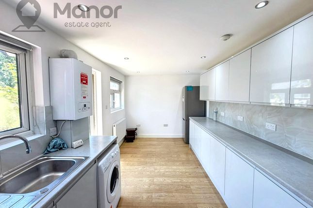 11, Reynolds Avenue, London photo 3