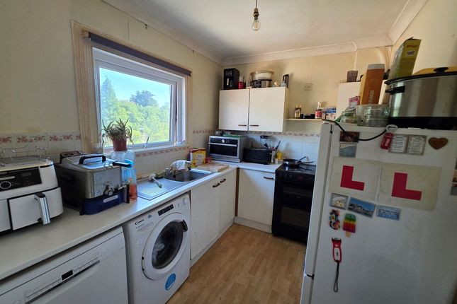 25, Walnut Road, Torquay photo 2
