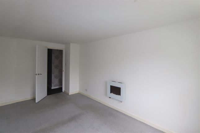 Flat to rent in Nayland Drive, Clacton-On-Sea